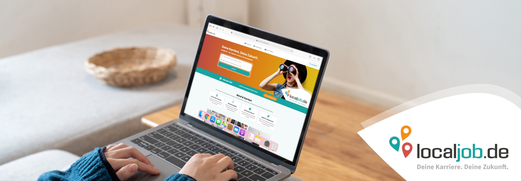 Person nutzt Laptop mit geöffneter Webseite von localjob.de